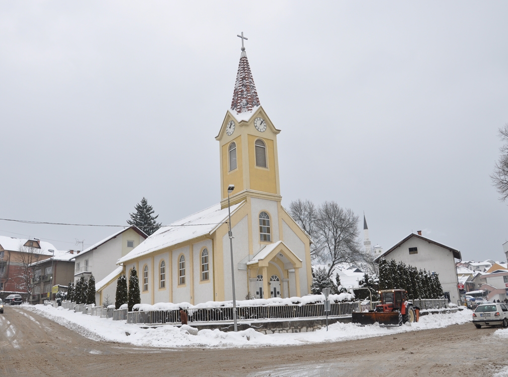 DOBOJ: Božić poziva na mir i ljubav