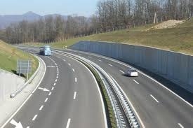 PUTEVI: Saobraćaj redovan, kolovozi uglavnom suvi