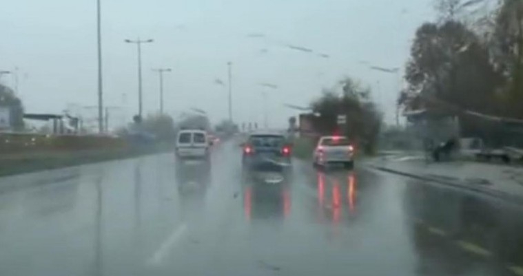 PUTEVI: Oprez - vlažni i klizavi kolovozi