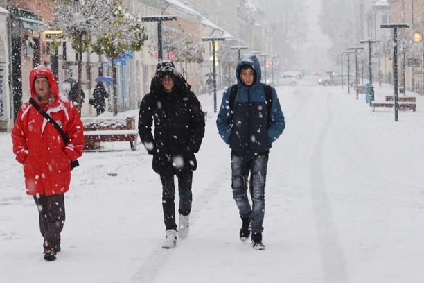 VRIJEME: Danas oblačno sa susnježicom i snijegom