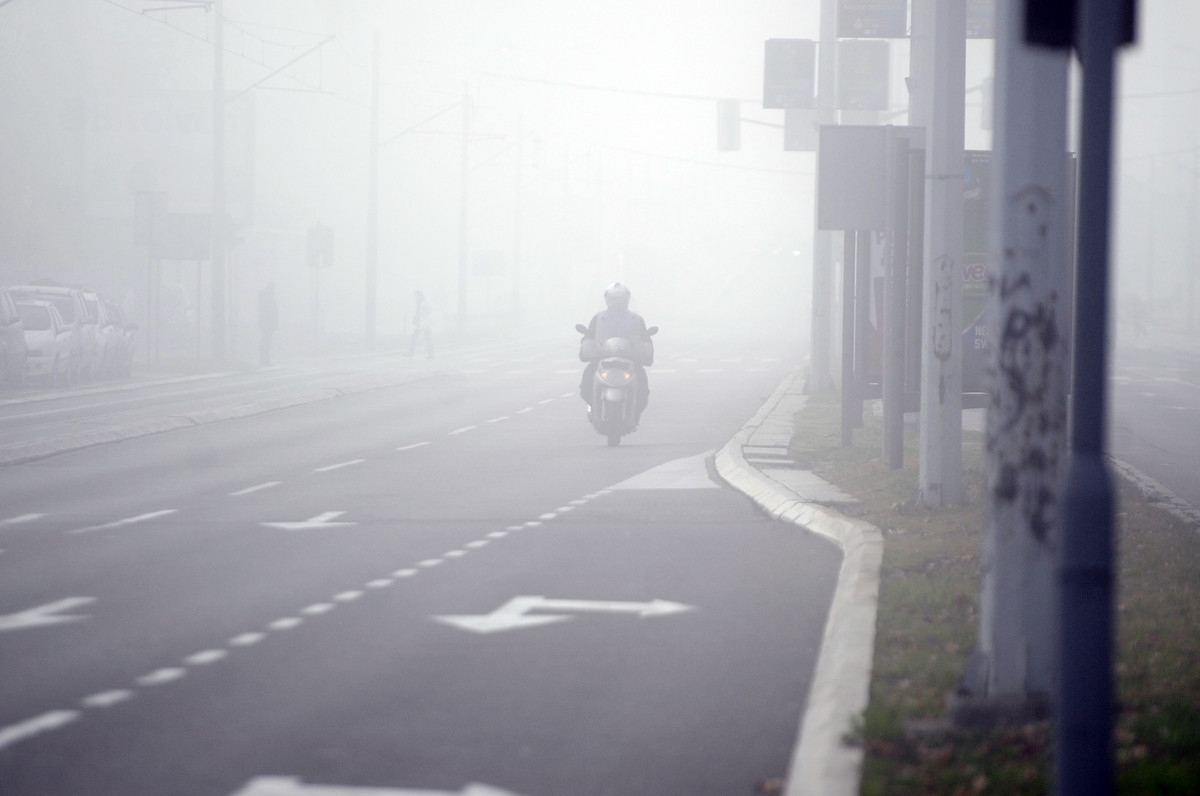 PUTEVI: Oprez zbog vlažnih kolovoza, poledice i magle