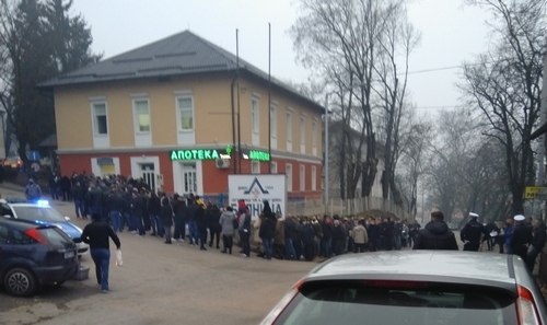 OKOM KAMERE: Nepregledan red za PCR test?!