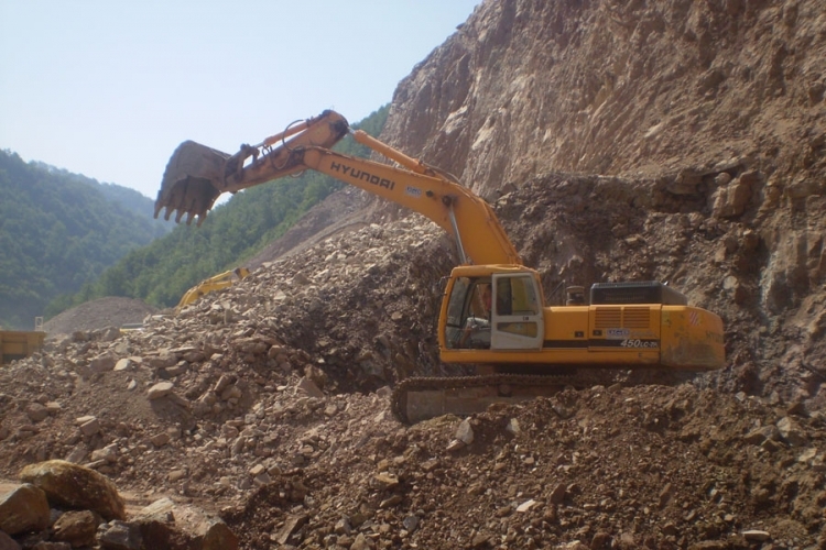 DOBOJ: Detonacije i prašina postaju nepodnošljivi