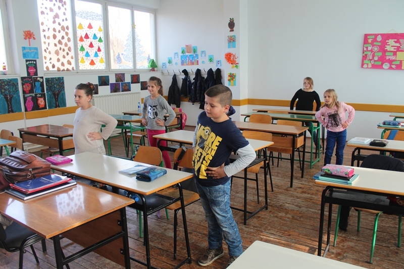 ZA POHVALU: Petominutno vježbanje učenika Osnovne škole "Petar Kočić" Sjenina Rijeka (FOTO)