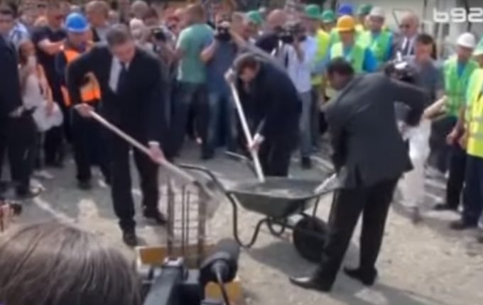 DOBOJ: Obren Petrović položio kamen temeljac u kacu kupusa u Donjim Šupkovcima