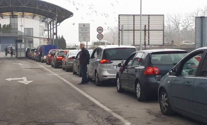 AUTO-MOTO SAVEZ RS: Gužve na granici, čeka se i do dva časa