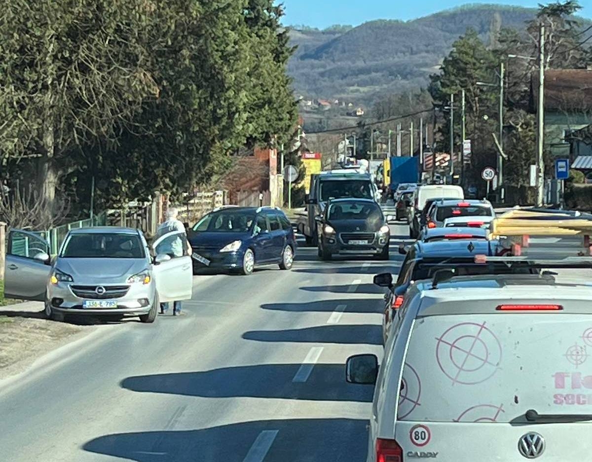 SAOBRAĆAJNI UDESI U DOBOJU: Apel za veću opreznost (FOTO)