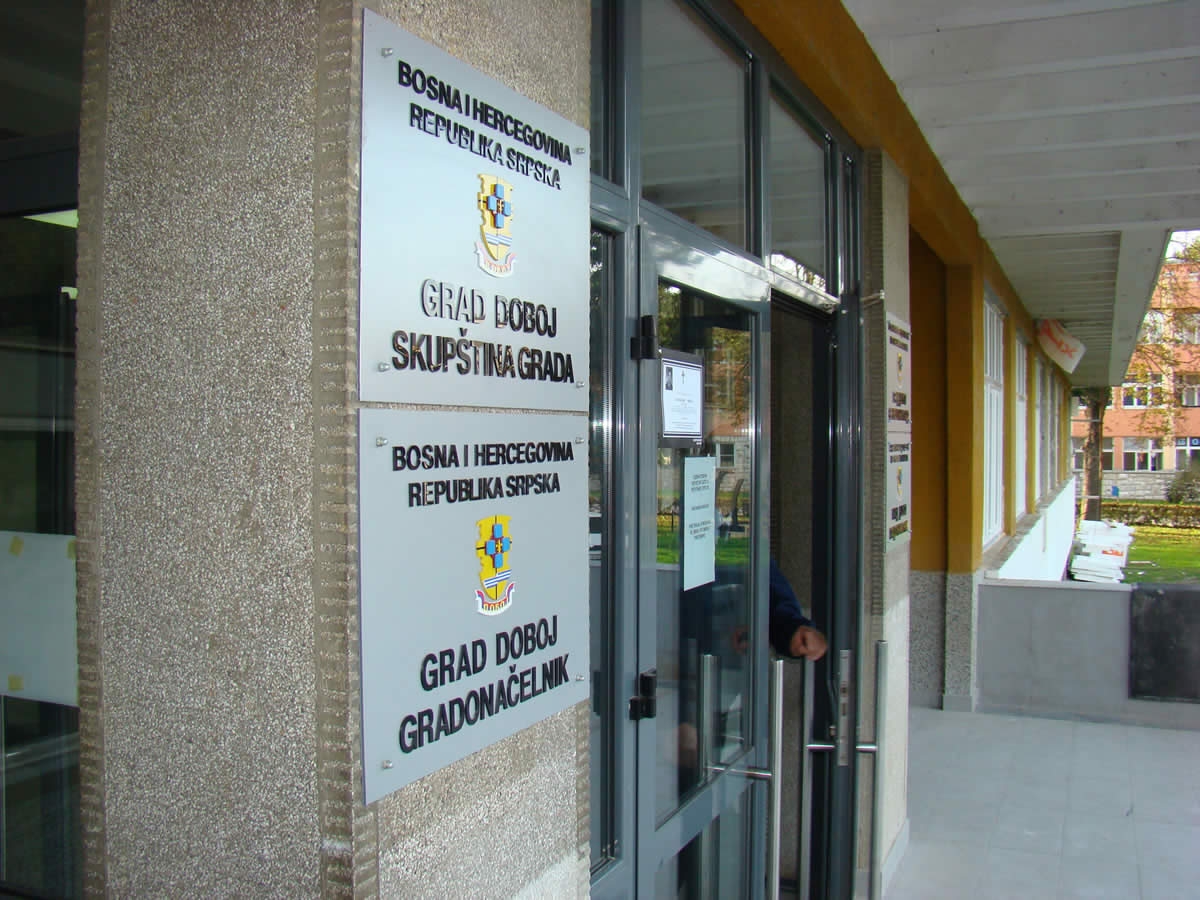DOBOJSKI INFO PITA: Da li su djeca na Ozrenu ucijenjena od strane Obrena Petrovića?