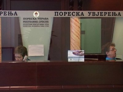 DOBOJ: Obustaviti isplatu plata predsjedniku vlade, ministru finansija, poslanicima i tužiocima