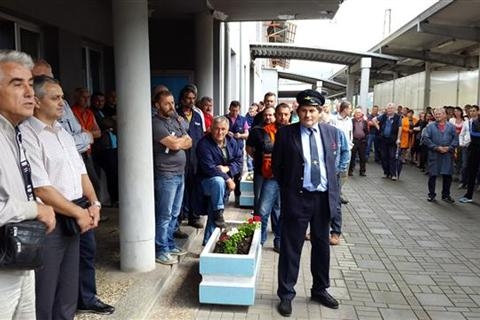 DOBOJ: Željezničari održali jednočasovni štrajk upozorenja