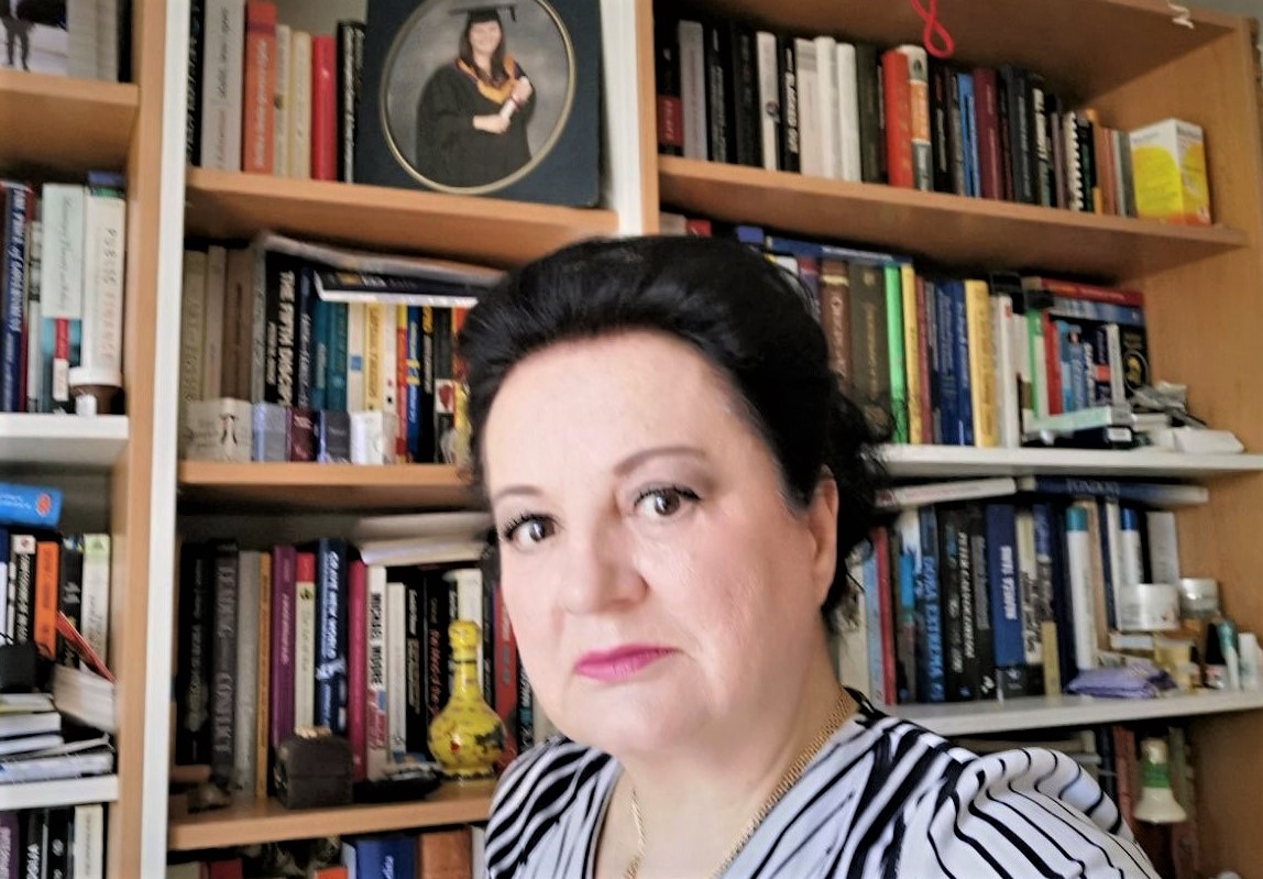 SVETLANA CENIĆ: Od izvora dva putića