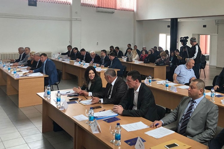 DOBOJ: Mladi kadrovi kroje kapu gradu