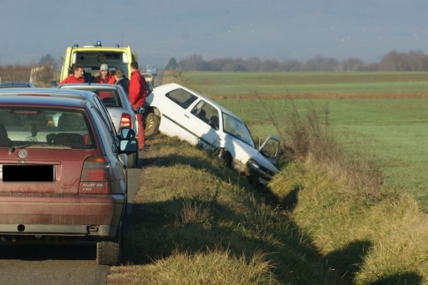 DOBOJ: Teško povrijeđen muškarac koji je "golfom" sletio u kanal