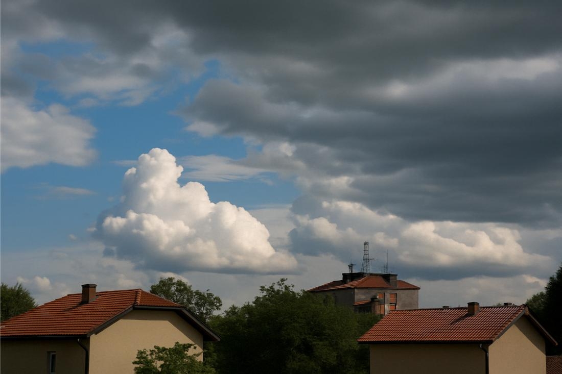 VRIJEME: Topao i pretežno oblačan dan, mogući pljuskovi popodne
