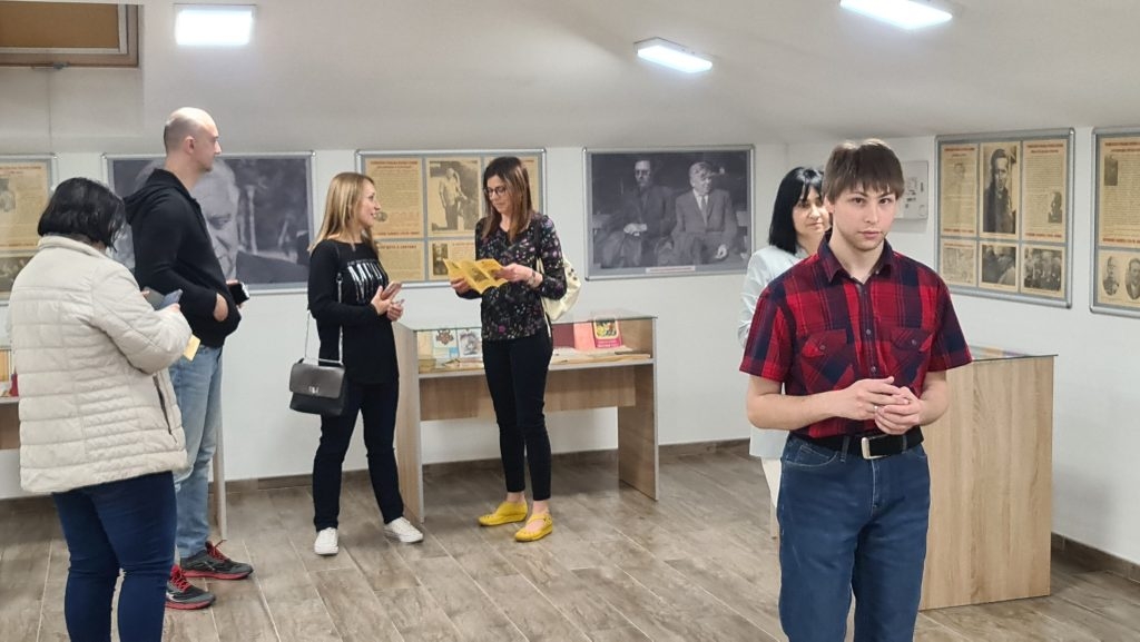 DOBOJ: Otvorena izložba “Ćopićevo ronjenje ispod sjenki”