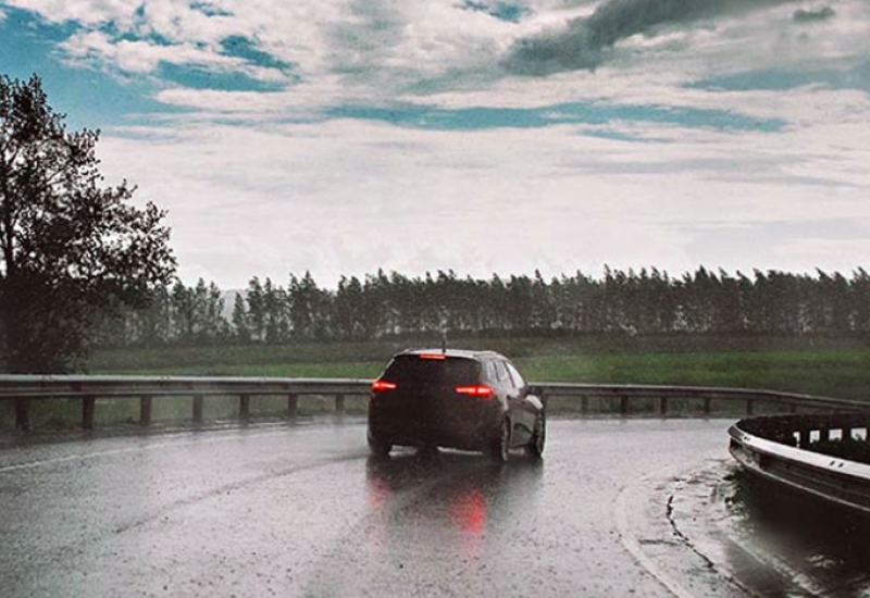 PUTEVI: Mjestimično vlažni kolovozi, moguća poledica u višim predjelima