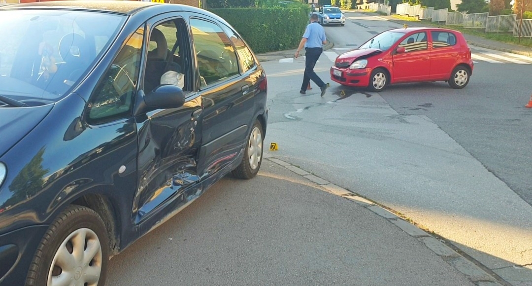 MORA LI SAOBRAĆAJNA NEZGODA BITI SVAKI DAN: Sudar kod biblioteke. (FOTO) (VIDEO)