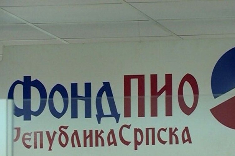 DOBOJ: Poziv za dostavljanje potvrde o redovnom školovanju