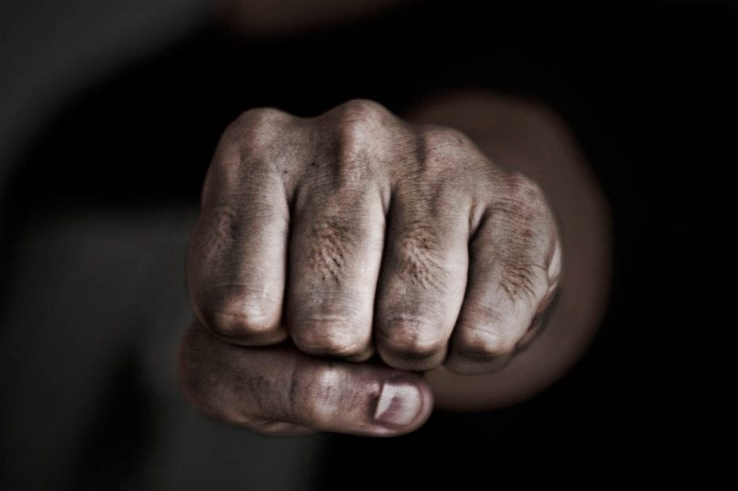 DOBOJ: Banjalučanin šakom udario policajca, završio na psihijatriji