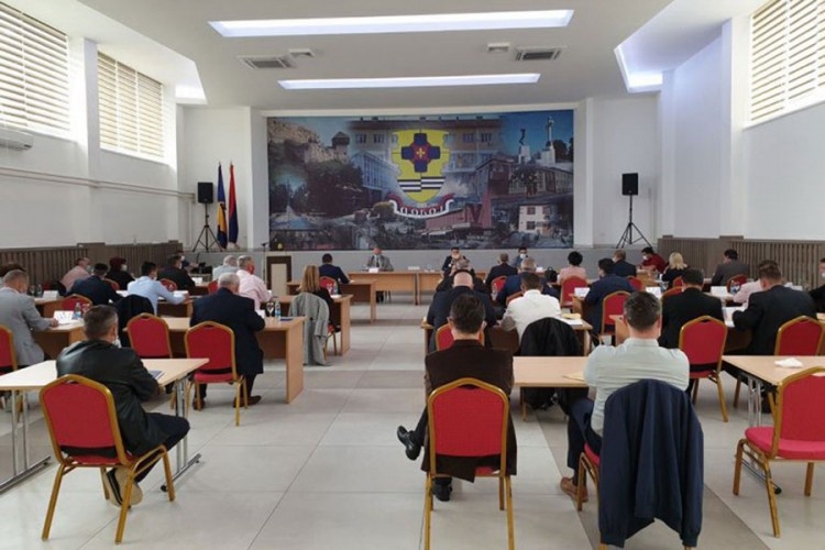 DOBOJ: Veliki stranački apetiti, a malo odborničkih stolica