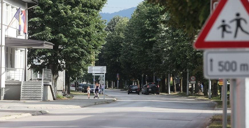 DOBOJ: Pokušaj samoubistva, starac se ubo nožem u stomak