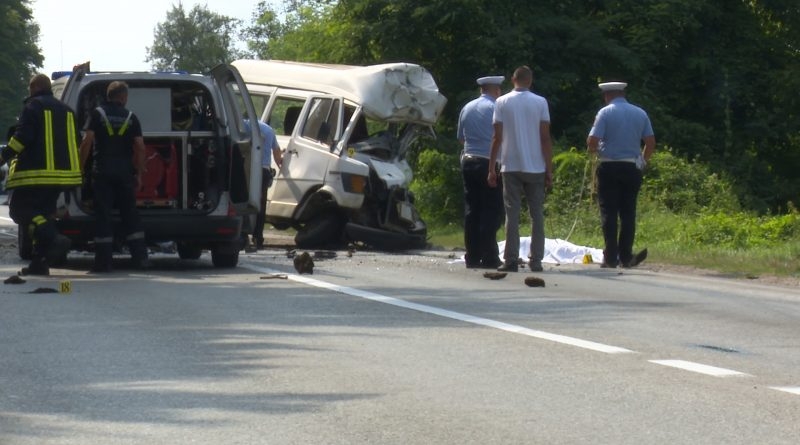 DOBOJ: Dva lica smrtno stradala u saobraćajnoj nesreći (FOTO)