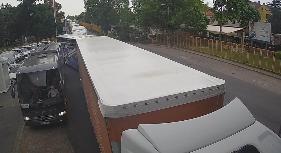 GRANICA: Pojačan saobraćaj na prelazima Gradina, Gradiška i Brod