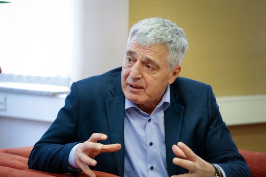 LAZAR PRODANOVIĆ “OPLEO” PO SVOJOJ PARTIJI: Nema gore partije od SNSD-a, kćerka me se stidi što sam njihov član (VIDEO)