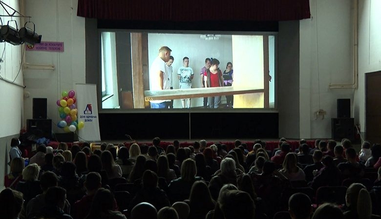 DOBOJ: Prikazan film “Neki novi Brodvej” o inkluziji lica sa Daunovim sindromom