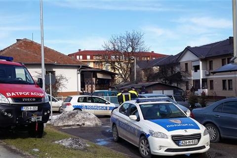 DOBOJ: Nožem povrijedio policajca