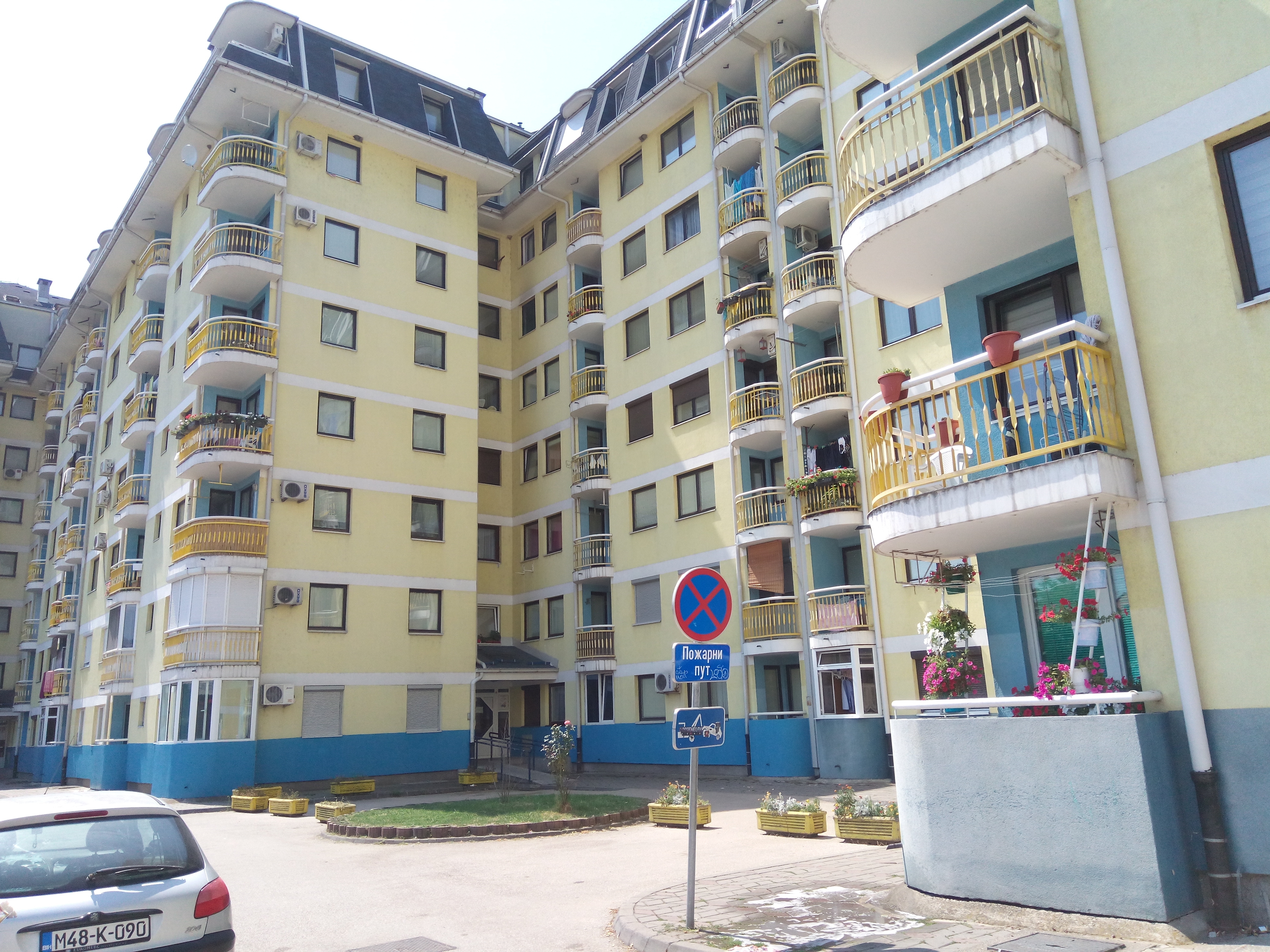 SAMOUBISTVO SKOKOM SA ČETVRTOG SPRATA: Reporter Dobojskog infa na licu mjesta