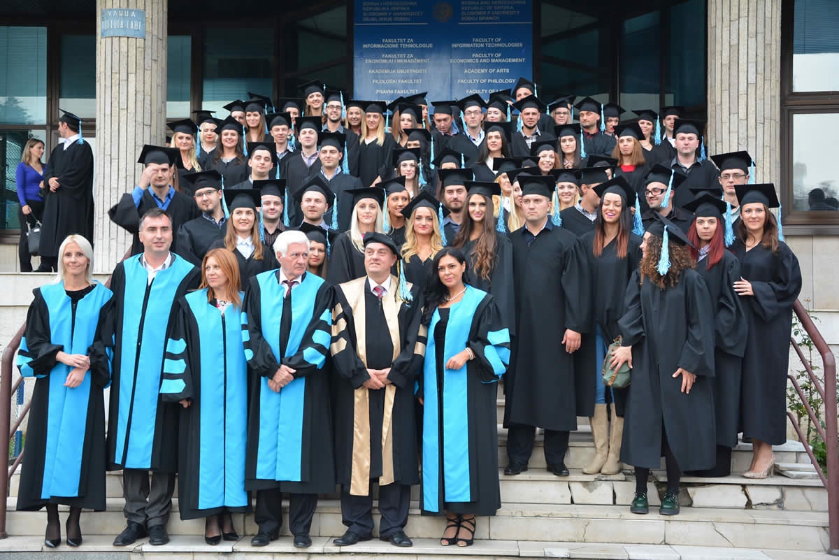 DOBOJ: Održana Dodjela diploma IX generaciji diplomanata Slobomir P Univerziteta (FOTO)