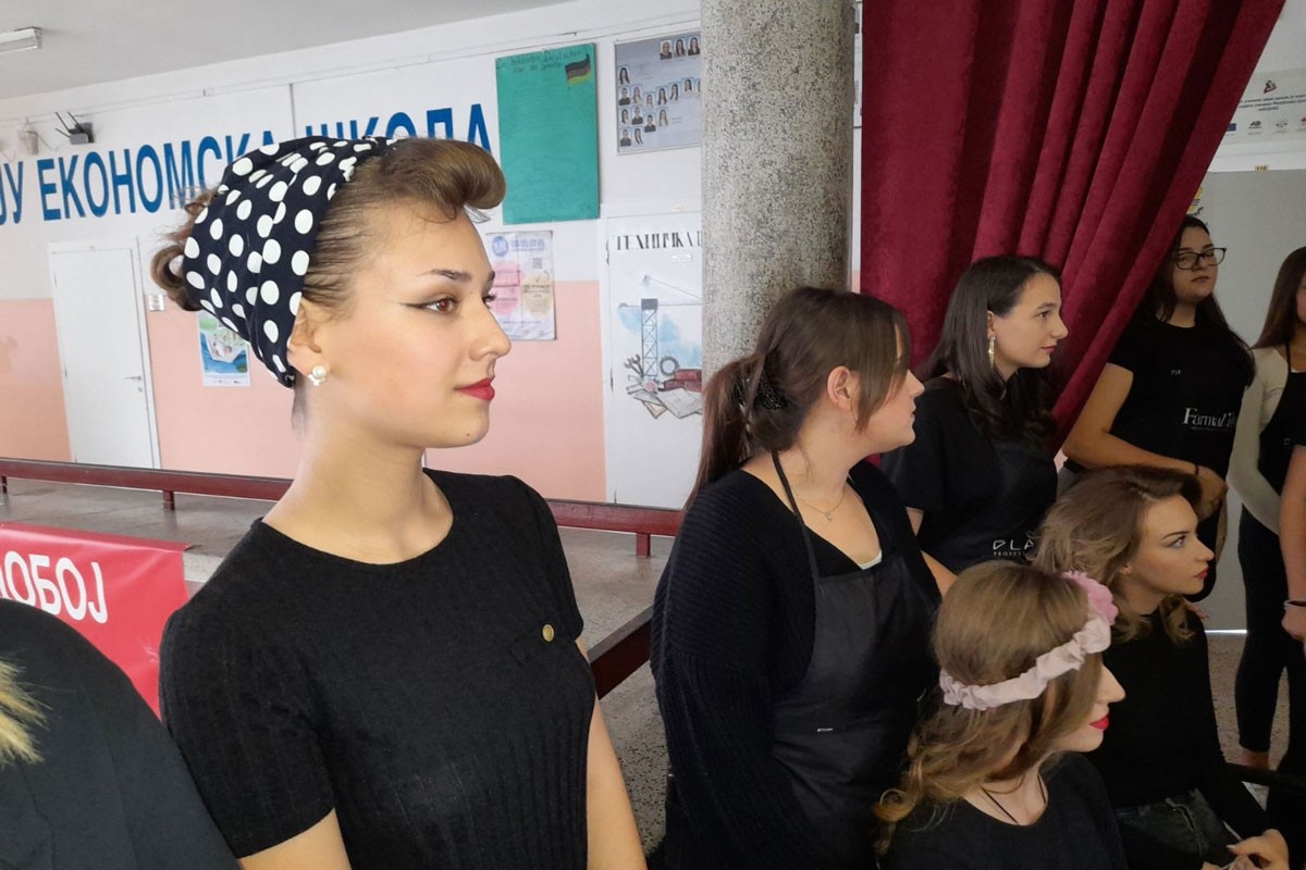 DOBOJ: Učenici u svoje frizure unijeli dašak prošlosti