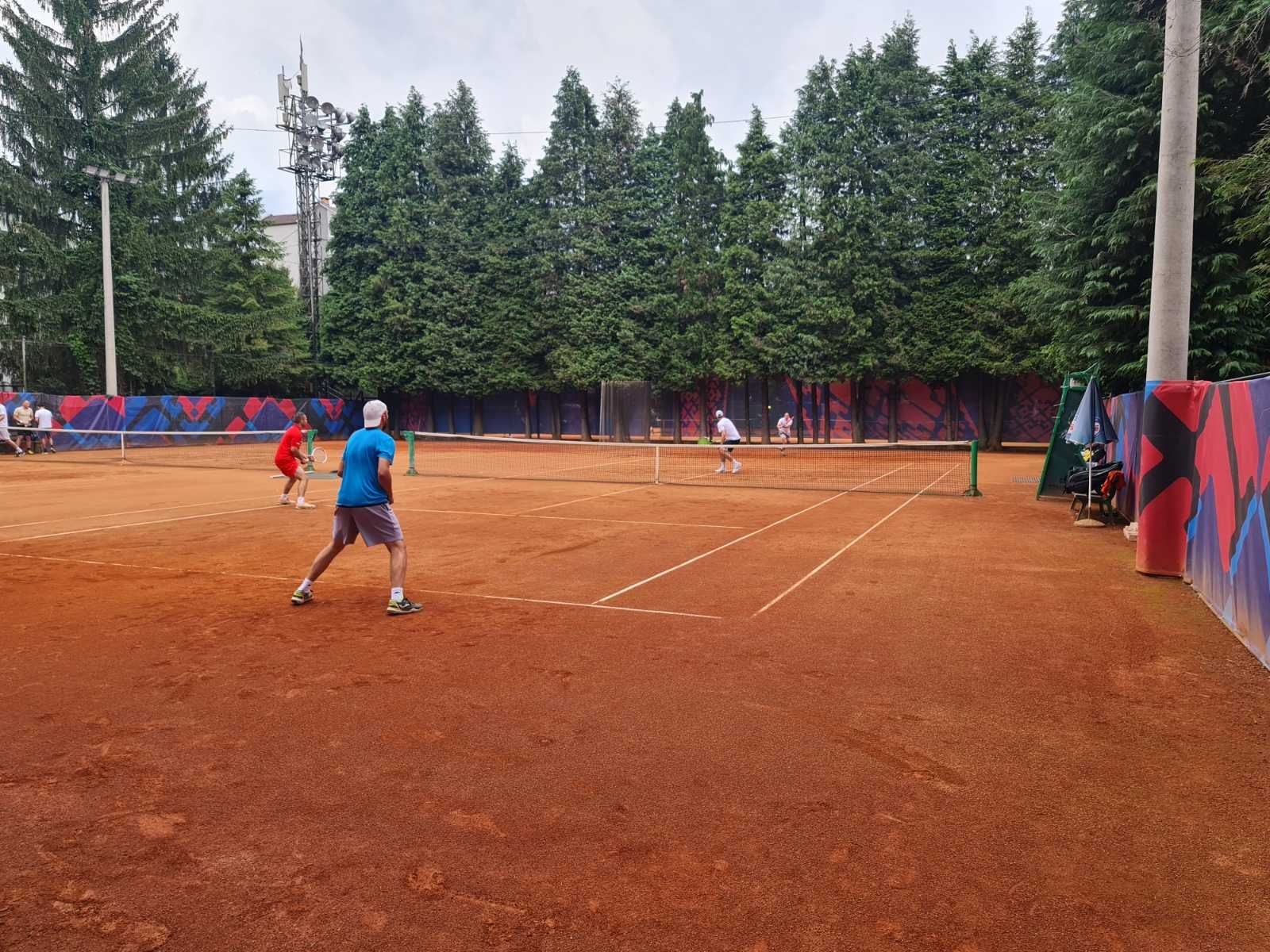 SJAJNA PRIČA, SJAJNO DRUŽENJE: Završeno IX Prvenstvo teniskih veterana u Doboju! (FOTO)