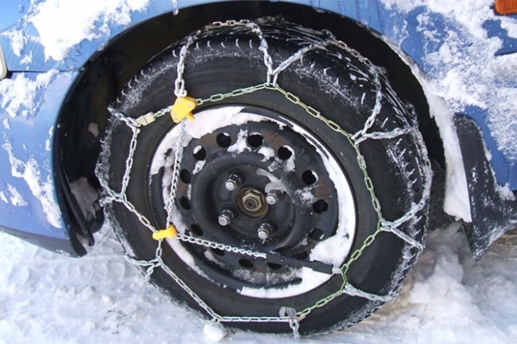 PUTEVI: Obustavljen saobraćaj za šlepere i kamione preko romanije