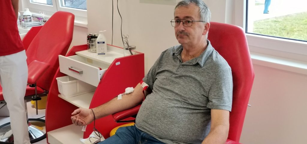 DOBOJ: Službenik Policijske uprave Doboj Darko Mitrović darovao krv osamdeseti put