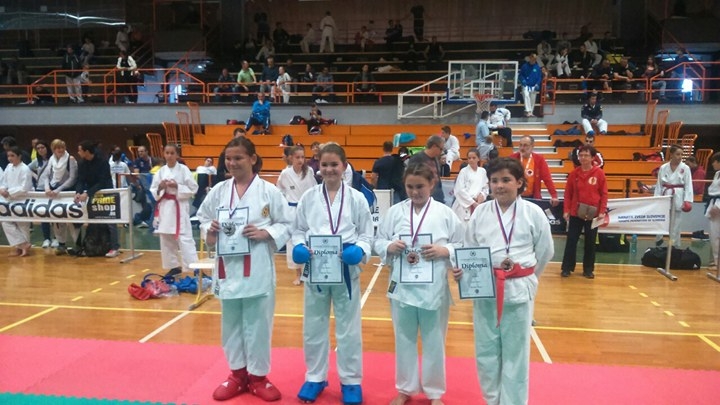 DOBOJ: Takmičari Karate kluba "Vila" učestvovali na 18 turniru "Kranj open" (FOTO)