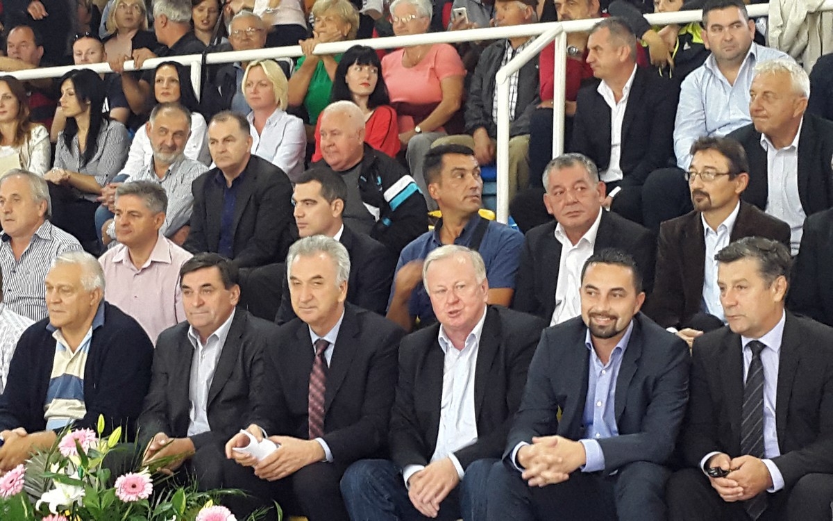 DOBOJ: Ustade Obren, odoše svi!?