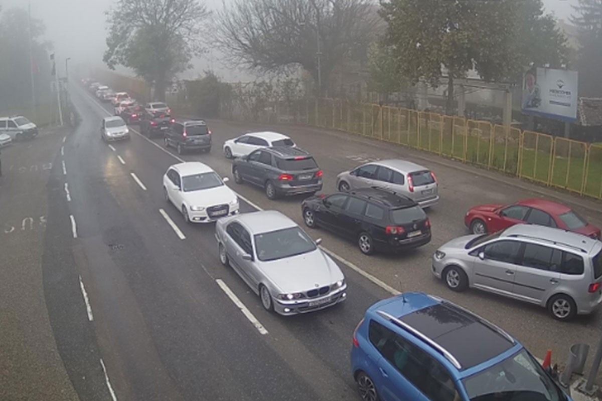 PRAZNIČNE GUŽVE Pojačan saobraćaj na 4 granična prelaza