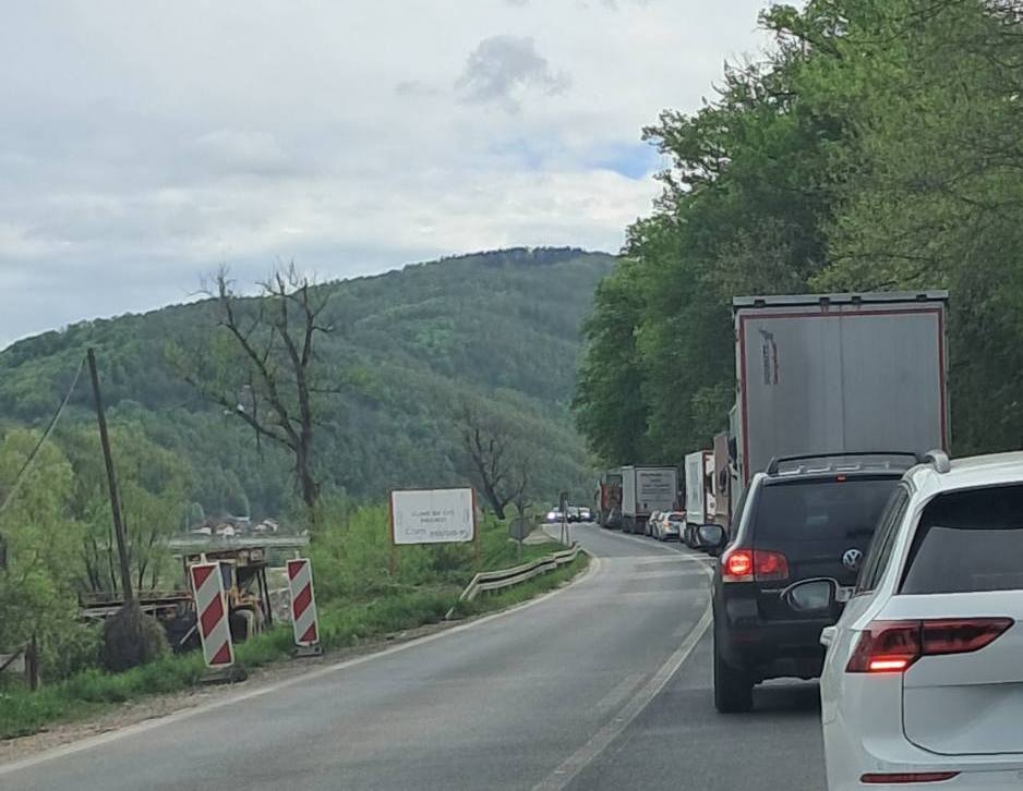 GRANIČNI PRELAZI: Pojačan saobraćaj na granici sa Srbijom i Hrvatskom, gužve i u unutrašnjosti