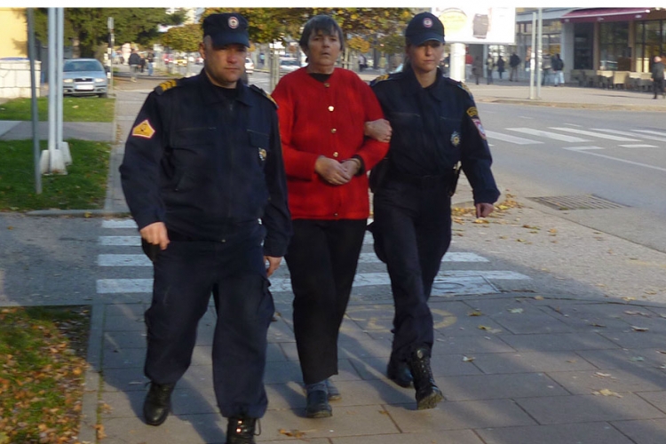 DOBOJ: Baba monstrum u zatvoru, kćerka se vratila kući