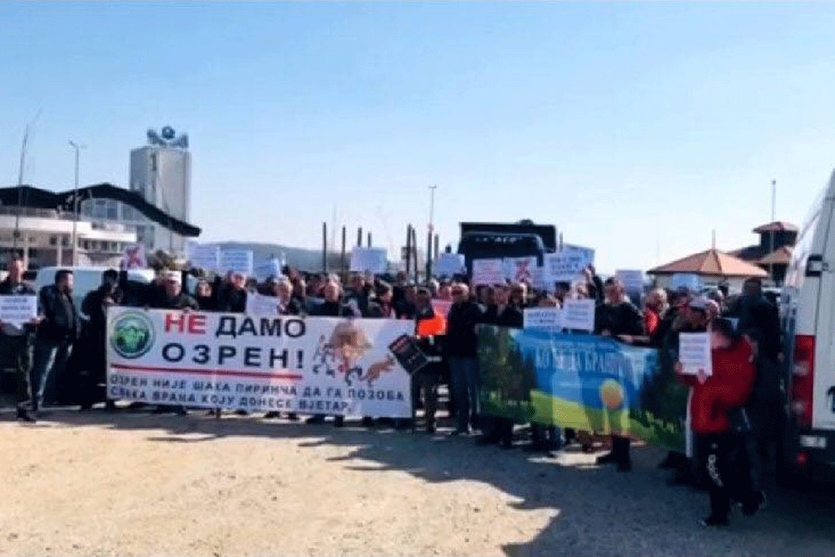 PETROVO: Mještani mirnim protestom poslali jasnu poruku da ne daju Ozren