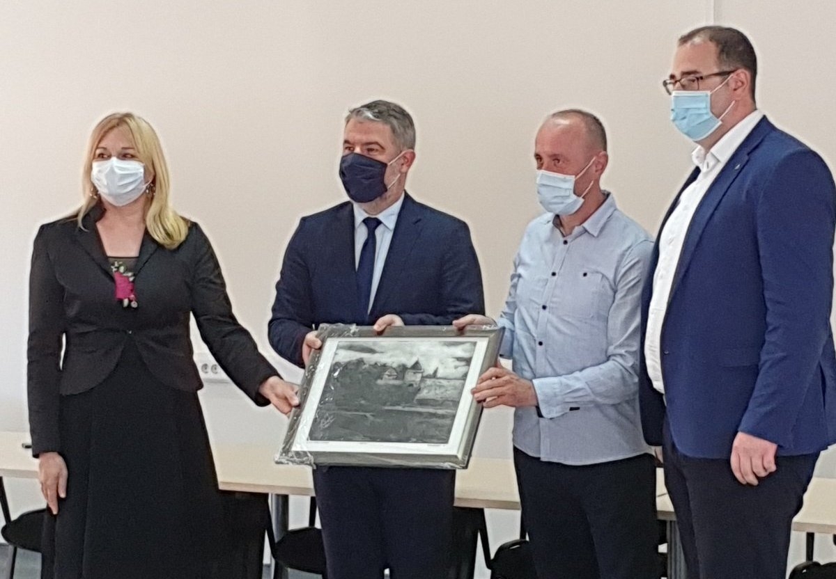 BOLNICA DOBOJ: Dr Svjetlana Adžić dobitnica nagrade – umjetničkog djela