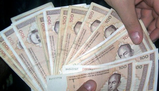 Prosječna plata u BiH u novembru 826 KM