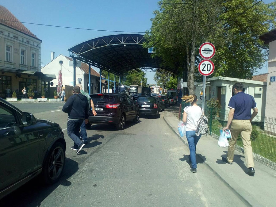 Pojačan intenzitet saobraćaja na graničnim prelazima