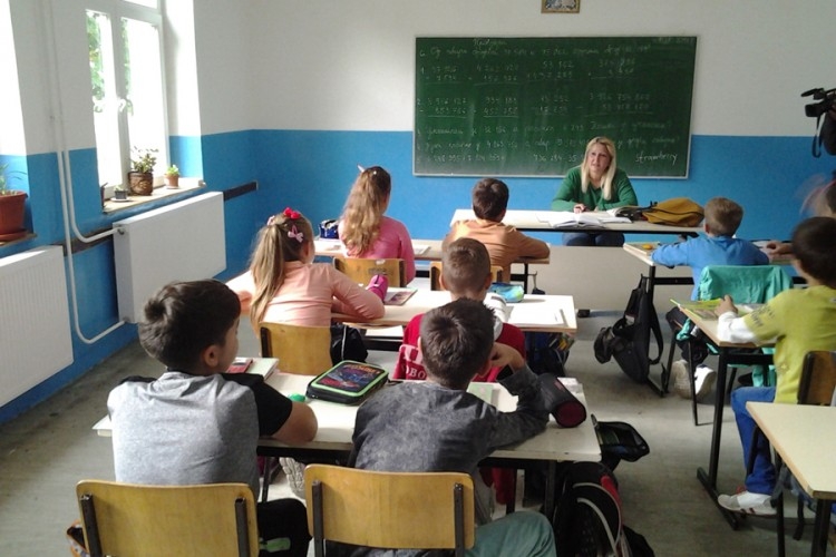 DOBOJ: Đacima više nije hladno na časovima