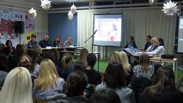 DOBOJ: Predstavljeni rezultati istraživanja o štetnom uticaju društvenih mreža