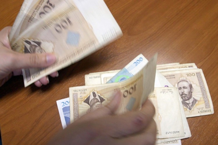 Prosječna plata u Srpskoj prvi put premašila 1000 KM