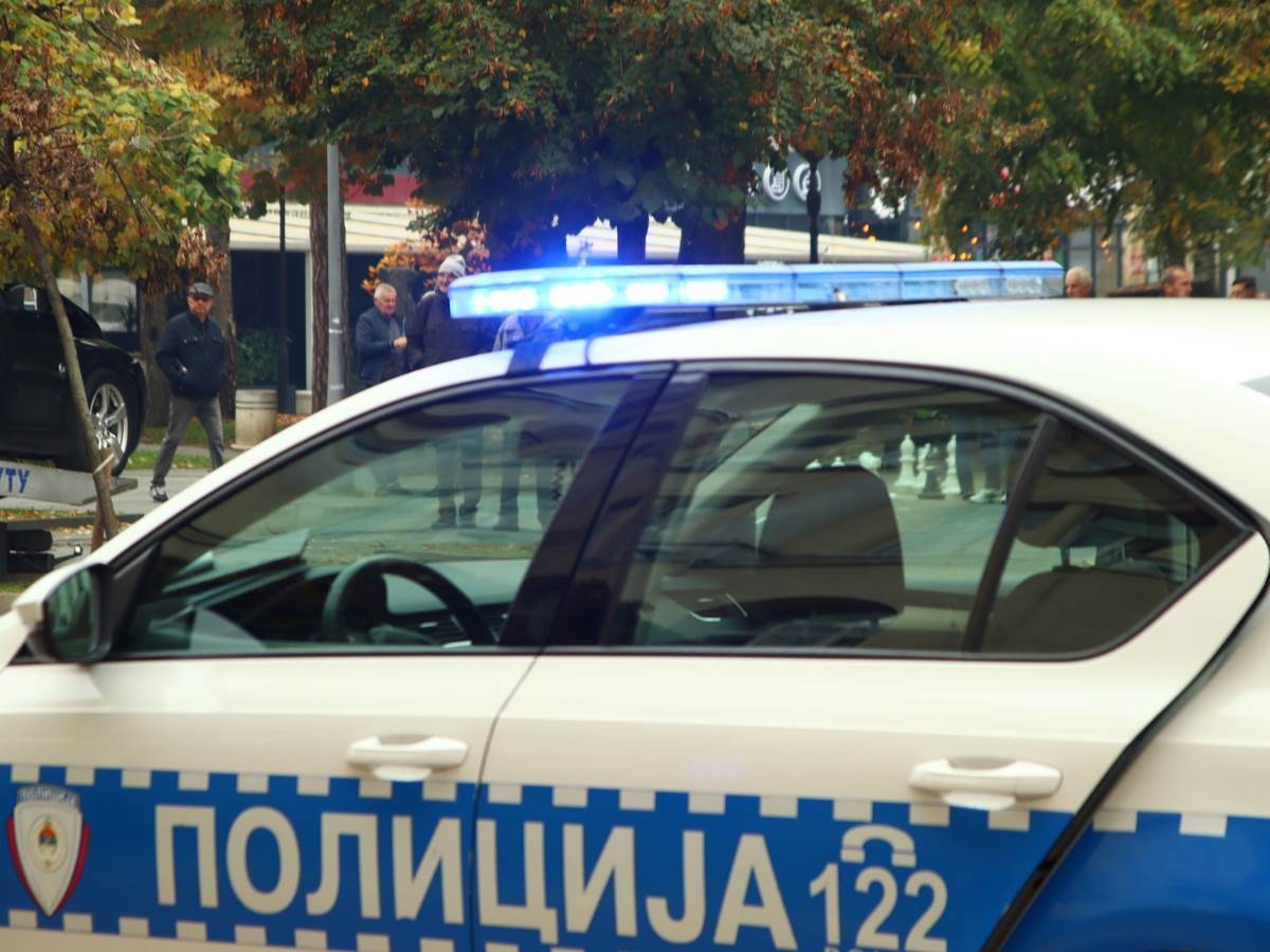 DOBOJ: Dvojica muškaraca iz Srebrenika sankcionisana zbog isticanja ratnih zastava na vozilima