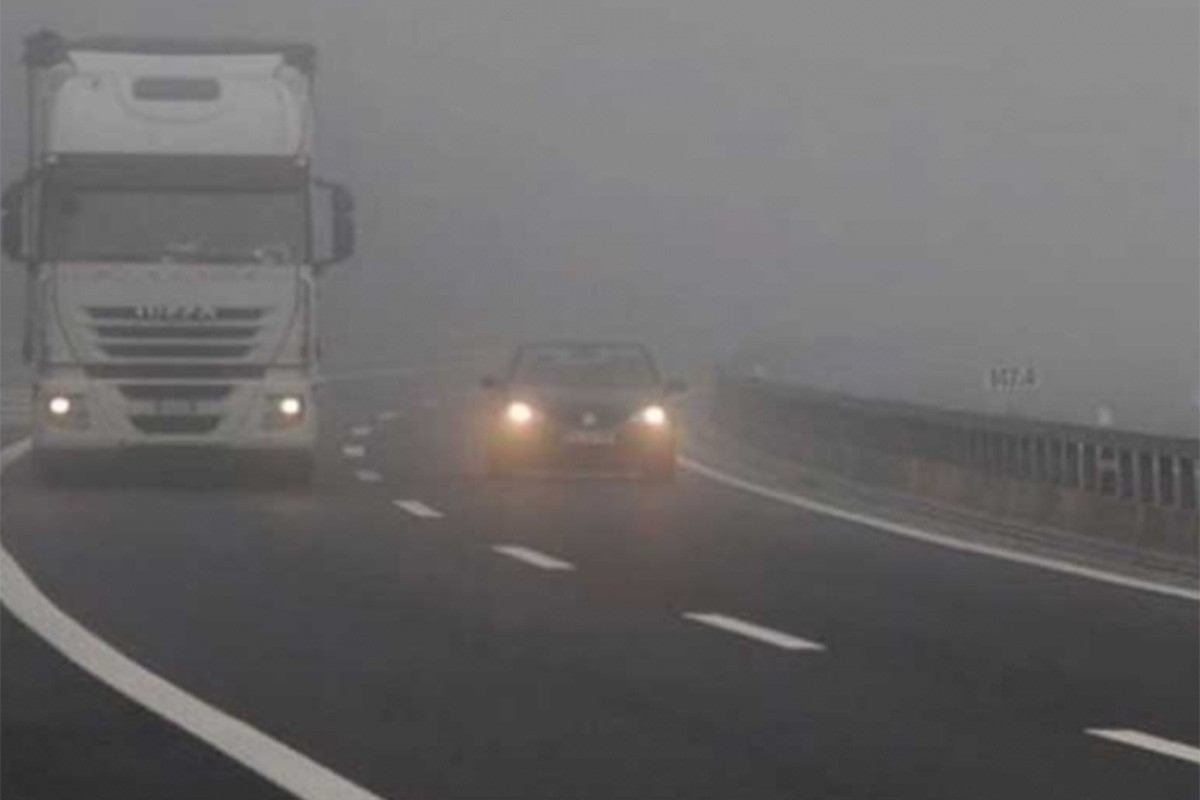 PUTEVI: Kolovozi mjestimično mokri, magla na širem području Tuzle